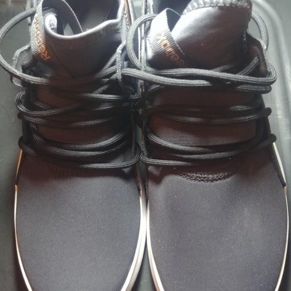 Shoes - Picture 4 of 9